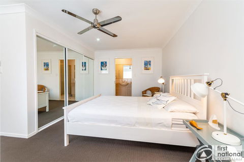Immaculate Spacious Second Floor Unit Overlooking Pristine Parklands - Tourism Townsville 11
