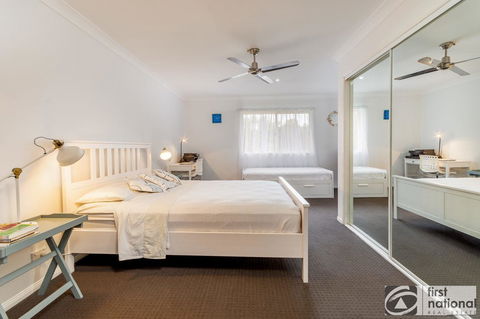 Immaculate Spacious Second Floor Unit Overlooking Pristine Parklands - Tourism Townsville 12