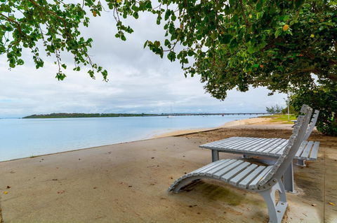 Fishing And Swimming At Your Doorstep - Sylvan Beach Esp, Bellara - Tourism Townsville 1