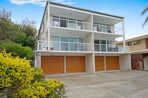 LISTEN TO THE SURF From Rickman Pde, Woorim - Tourism Townsville 17