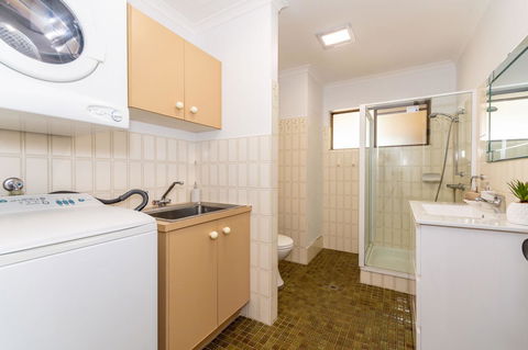 Spacious Family Unit With Incredible Views. - Tourism Townsville 13