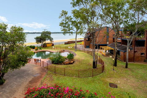 Spacious Family Unit With Incredible Views. - Tourism Townsville 8