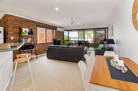 Spacious Family Unit With Incredible Views. - Tourism Townsville 12