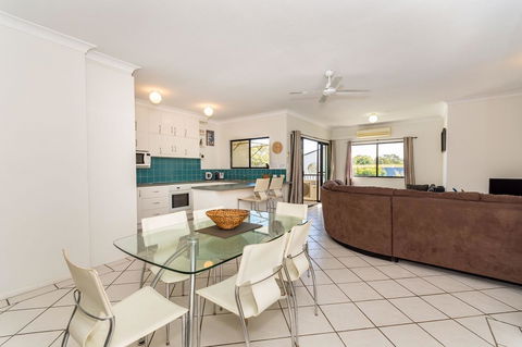Waterfront Views From Private Rooftop Balcony - Bayview South Esp, Bongaree - Tourism Townsville 3