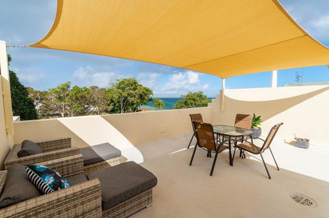 Waterfront Views From Private Rooftop Balcony - Bayview South Esp, Bongaree - Tourism Townsville 12