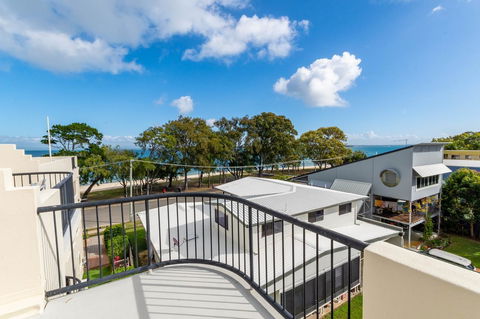 Waterfront Views From Private Rooftop Balcony - Bayview South Esp, Bongaree - Tourism Townsville 6