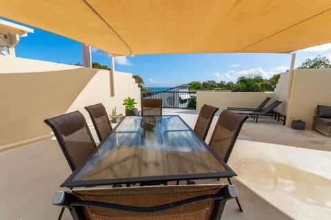 Waterfront Views From Private Rooftop Balcony - Bayview South Esp, Bongaree - Tourism Townsville 9