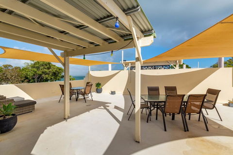 Waterfront Views From Private Rooftop Balcony - Bayview South Esp, Bongaree - Tourism Townsville 18