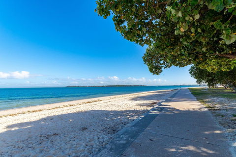 Waterfront Views From Private Rooftop Balcony - Bayview South Esp, Bongaree - Tourism Townsville 15