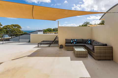 Waterfront Views From Private Rooftop Balcony - Bayview South Esp, Bongaree - Tourism Townsville 13