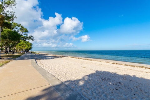 Waterfront Views From Private Rooftop Balcony - Bayview South Esp, Bongaree - Tourism Townsville 1