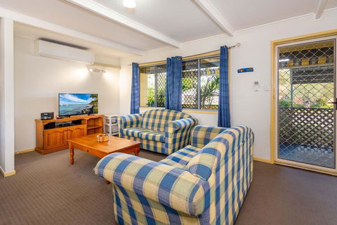 Pet Friendly Cottage In The Heart Of Bribie - Wirraway St, Bongaree - Tourism Townsville 0