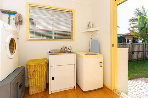 Pet Friendly Cottage In The Heart Of Bribie - Wirraway St, Bongaree - Tourism Townsville 17