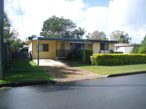 Pet Friendly Cottage In The Heart Of Bribie - Wirraway St, Bongaree - Tourism Townsville 15