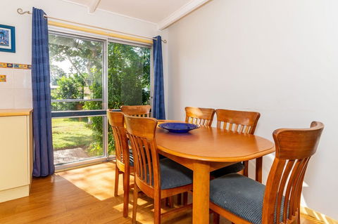 Pet Friendly Cottage In The Heart Of Bribie - Wirraway St, Bongaree - Tourism Townsville 1