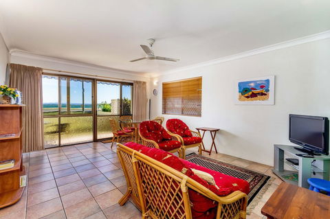 Great Views, Ground Floor Unit Clearview Apartments South Esplande, Bongaree - Tourism Townsville 3