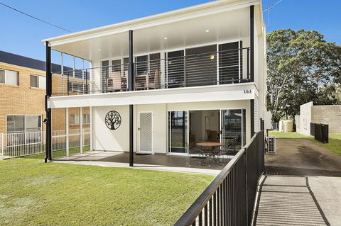 Ground Floor Air Conditioned, Fabulous Waterviews Overlooking Pumicestone Passage - Tourism Townsville 0