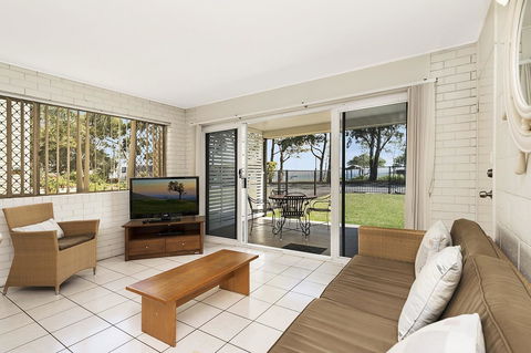 Ground Floor Air Conditioned, Fabulous Waterviews Overlooking Pumicestone Passage - Tourism Townsville 8