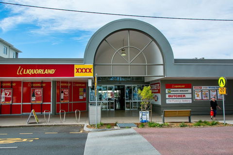 Ground Floor Air Conditioned, Fabulous Waterviews Overlooking Pumicestone Passage - Tourism Townsville 9