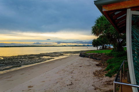 Ground Floor Air Conditioned, Fabulous Waterviews Overlooking Pumicestone Passage - Tourism Townsville 10