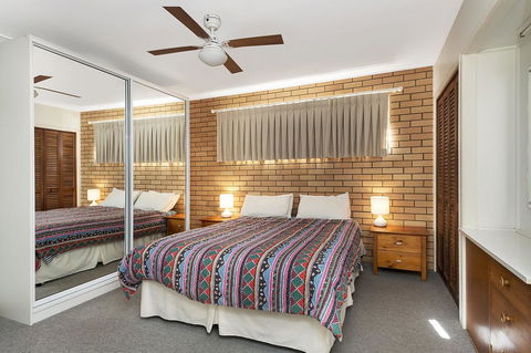Ground Floor Air Conditioned, Fabulous Waterviews Overlooking Pumicestone Passage - Tourism Townsville 12