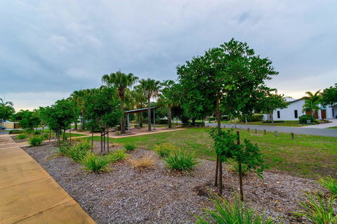 Ground Floor Air Conditioned, Fabulous Waterviews Overlooking Pumicestone Passage - Tourism Townsville 11