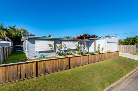Fabulous Family Destination In Paradise Parade, Bongaree - Tourism Townsville 0