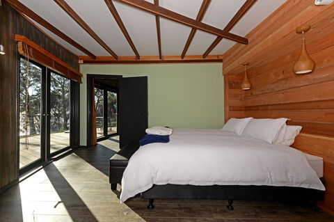 Taylors Bay Cottage - Tourism Townsville 9