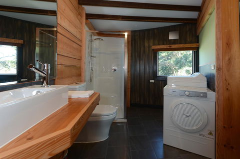 Taylors Bay Cottage - Tourism Townsville 11
