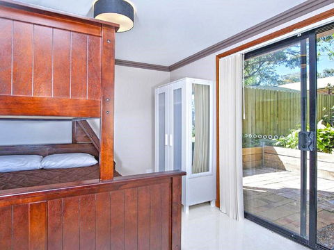 'Beach Break 2', 2/10 Lionel St - Downstairs Unit With Aircon - Tourism Townsville 1