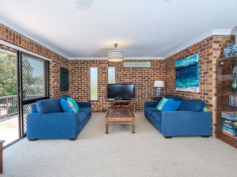 'COLUMBIA VIEWS', 2/9 COLUMBIA CLOSE - AIRCON, WIFI, NETFLIX, VIEWS & BOAT PARKING - Tourism Townsville 3