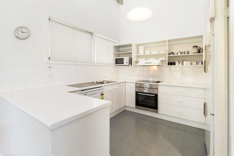 'Matilda' - Spacious & Centrally Located With Great Lake Views - Tourism Townsville 3