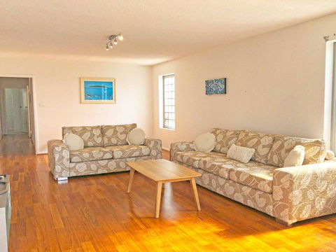 'Mooring One Downstairs', 23 Shoal Bay Rd - Fantastic Ground Floor Duplex With Views, WIFI And Air Conditioning - Tourism Townsville 1