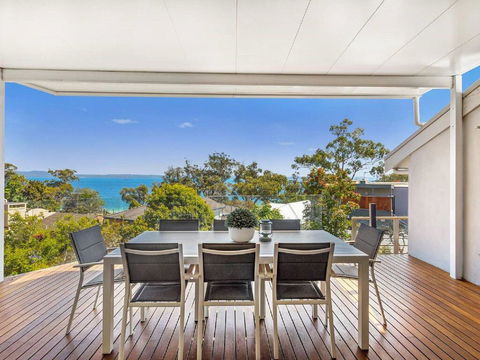 'Nunkeri', 5 Kerrie Close - Stunning House With Fabulous Views, Linen, WIFI & Air Conditioning - Tourism Townsville 0