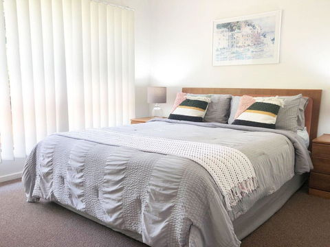 'Sandy Palms' 28 Moorooba Cr - Beautiful Home With Wifi, Air-con And Boat Parking - Tourism Townsville 1