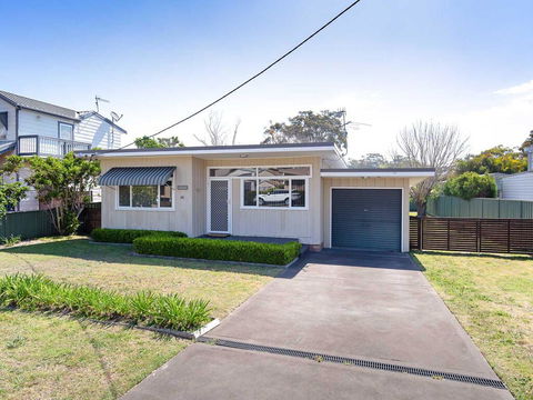 'Shoalz', 28 Rigney Street - Renovated Pet Friendly Cottage & Boat Parking - Tourism Townsville 0