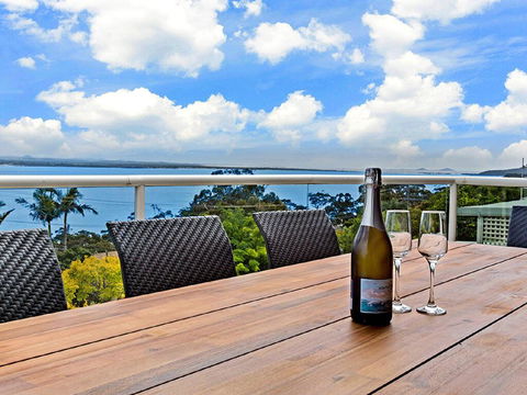 'The Bay', 25 Wallawa Rd - Huge Home With Aircon, Spectacular Views & Chromecast - Tourism Townsville 1