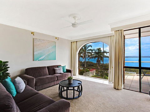 'The Bay', 25 Wallawa Rd - Huge Home With Aircon, Spectacular Views & Chromecast - Tourism Townsville 2