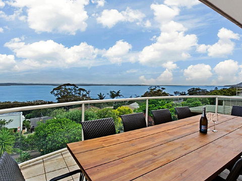 'The Bay', 25 Wallawa Rd - Huge Home With Aircon, Spectacular Views & Chromecast - Tourism Townsville 0