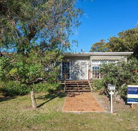 'The Croft' 11 Boulder Bay Rd - Cosy Beach House with Aircon  only 270m to the Beach - Tourism Townsville