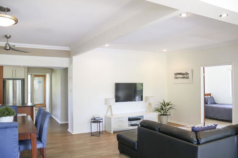 'Top Tier' Dog Friendly Holiday Home - Tourism Townsville 3