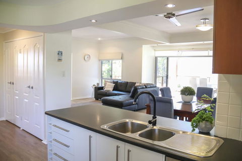 'Top Tier' Dog Friendly Holiday Home - Tourism Townsville 2