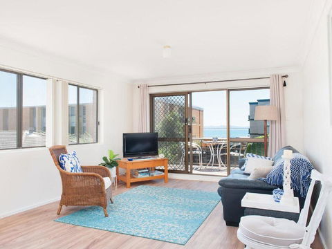 1 'BAHIA', 47 RONALD AVE - GREAT LOCATION WITH FILTERED WATER VIEWS - Tourism Townsville 2
