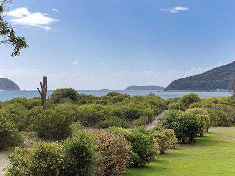 1 'Intrepid', 3 Intrepid Close - Amazing Views Of Shoal Bay, Only 100m From The Beach - Tourism Townsville 2