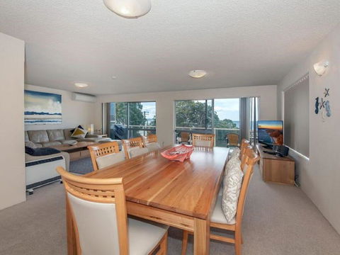 1 'Laman Lodge', 15 Laman Street - Stunning Air Conditioned Unit With Water Views And WIFI - Tourism Townsville 3