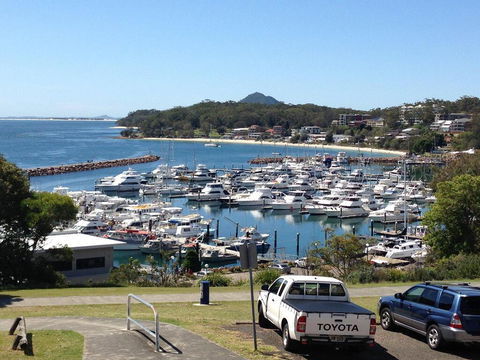 1 'Laman Lodge', 15 Laman Street - Stunning Air Conditioned Unit With Water Views And WIFI - Tourism Townsville 0