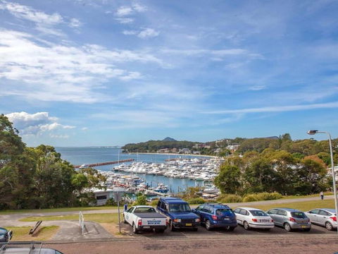 1 'Laman Lodge', 15 Laman Street - Stunning Air Conditioned Unit With Water Views And WIFI - Tourism Townsville 2