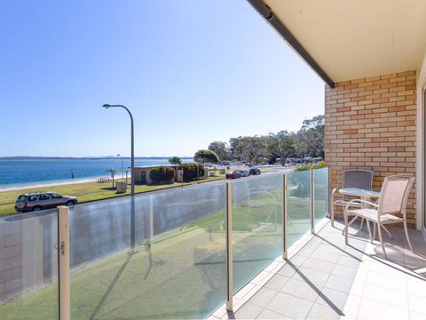 1 'Little Hut', 20 Kurrawa Close - Spectacular Water Views, NBN & Air Conditioned - Tourism Townsville 0