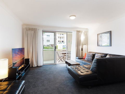 1 'SEASHELLS' 21-23 MAGNUS STREET - WIFI, POOL, LIFT & AIR CONDITIONING - Tourism Townsville 0