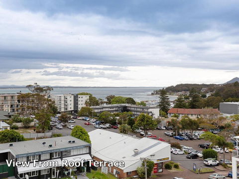 1 'Seaview', 9 Church Street - Huge Air Conditioned Unit With Lift & WIFI - Tourism Townsville 0